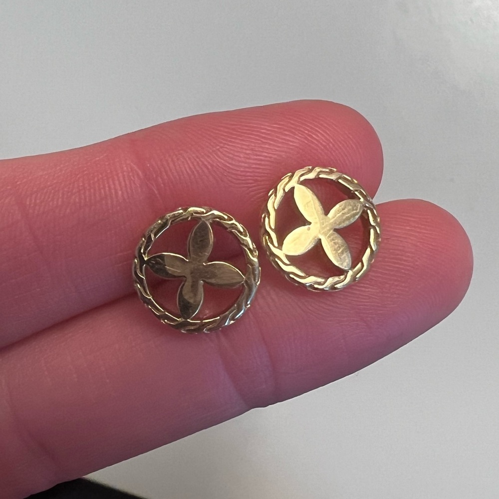 John Hardy 18k Gold Stud Earrings in Flower Pattern